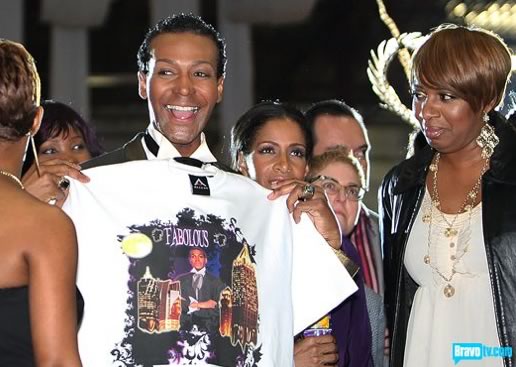 http://www.purseblog.com/images/2009/08/real-housewives-dwight.jpg