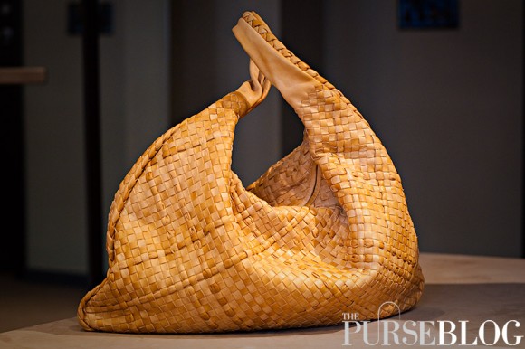 Bottega Veneta Paille Intreccio Nuvolato Maxi Veneta - $2,650