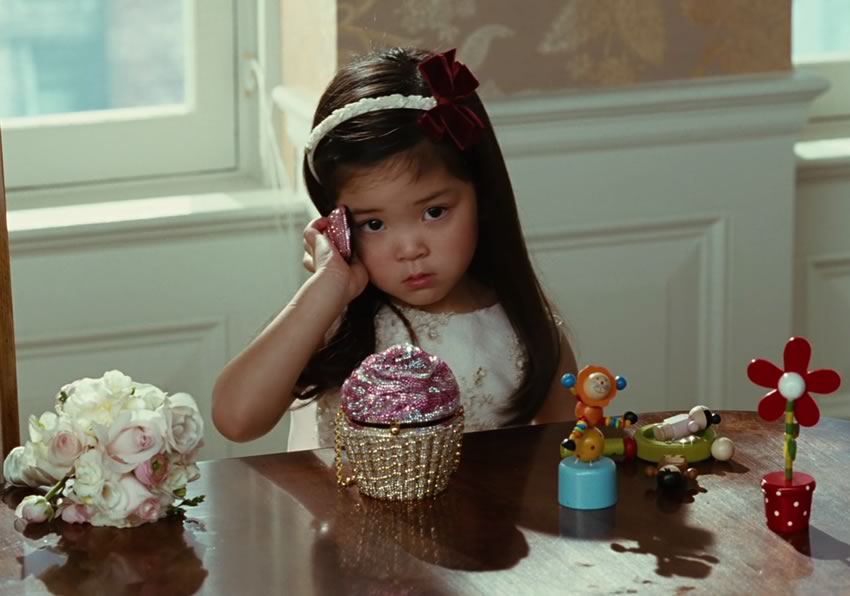 http://www.purseblog.com/images/2010/04/Judith-Leiber-Cupcake-Clutch-Sex-and-the-City-Movie.jpg