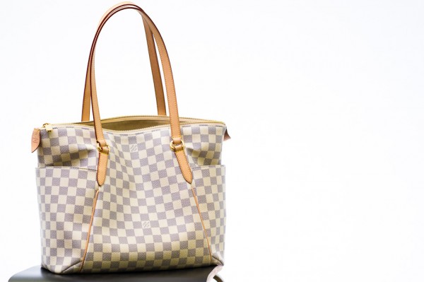 What's In Her Bag: Colbie Caillat (1) WIHB Colbie Caillat 1