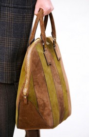 Burberry Prorsum Fall 2012 Handbags (13) Fashion Week Handbags: Burberry Prorsum Fall 2012 Burberry 13 183x280