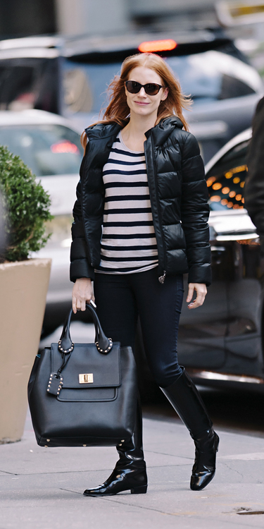 Jessica chastain carry dolce gabbana bag Jessica chastain carry dolce gabbana bag