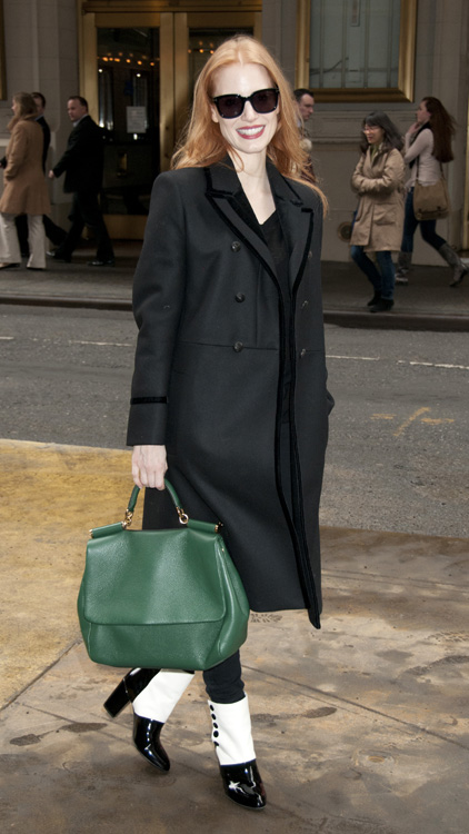 Jessica chastain carry dolce gabbana bag Jessica chastain carry dolce gabbana bag