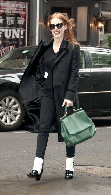 Jessica chastain carry dolce gabbana bag Jessica chastain carry dolce gabbana bag