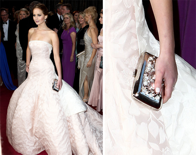 Jennifer Lawrence carries a Roger Vivier Clutch to the 2013 Academy Awards