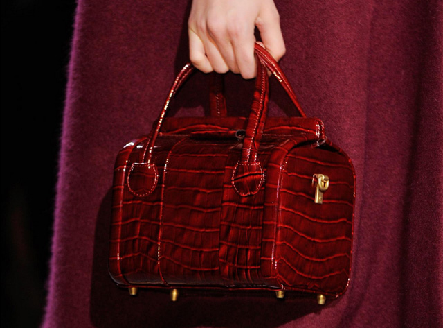 Marc by Marc Jacobs Fall 2013 is a structured throwback with plenty of crossbodies
