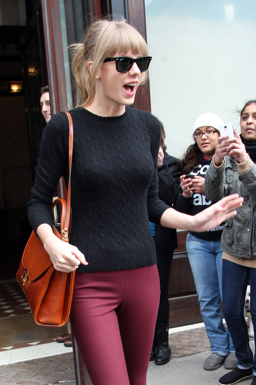 Taylor Swift carries a Marc Cross Scottie Large Flap Satchel in New York (2)