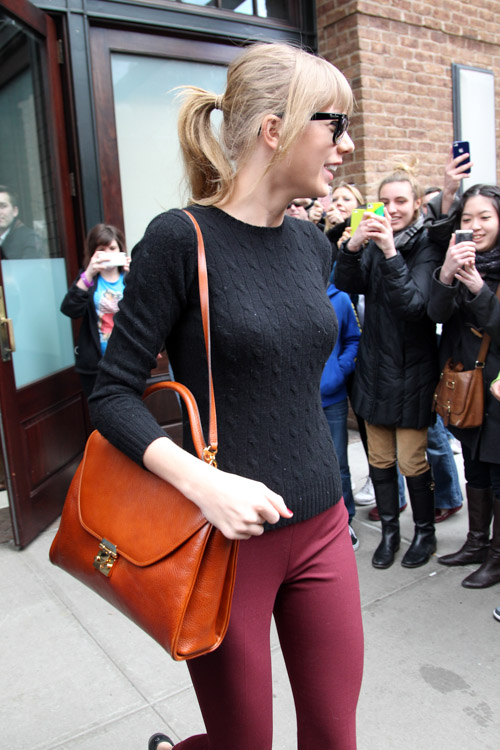 Taylor Swift carries a Marc Cross Scottie Large Flap Satchel in New York (3)