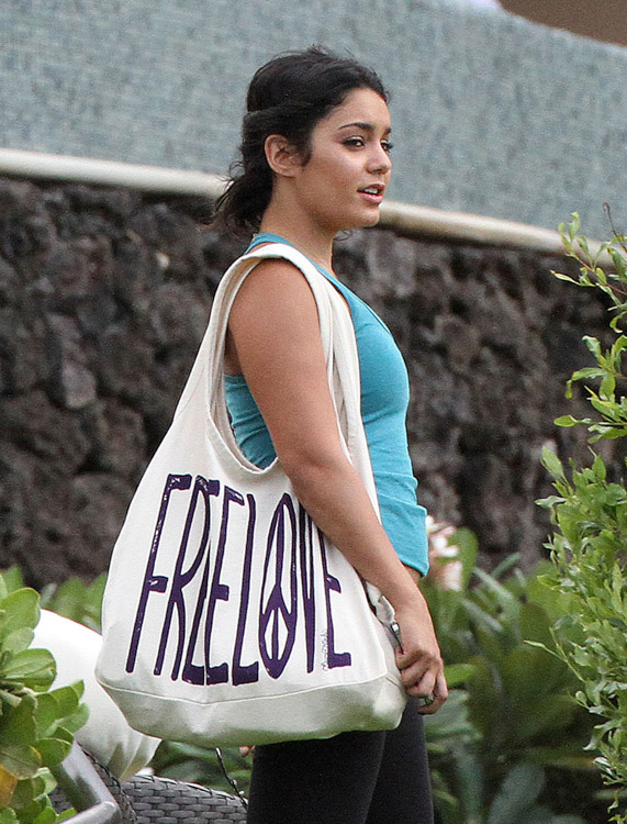 The Many Bags of Vanessa Hudgens (22)