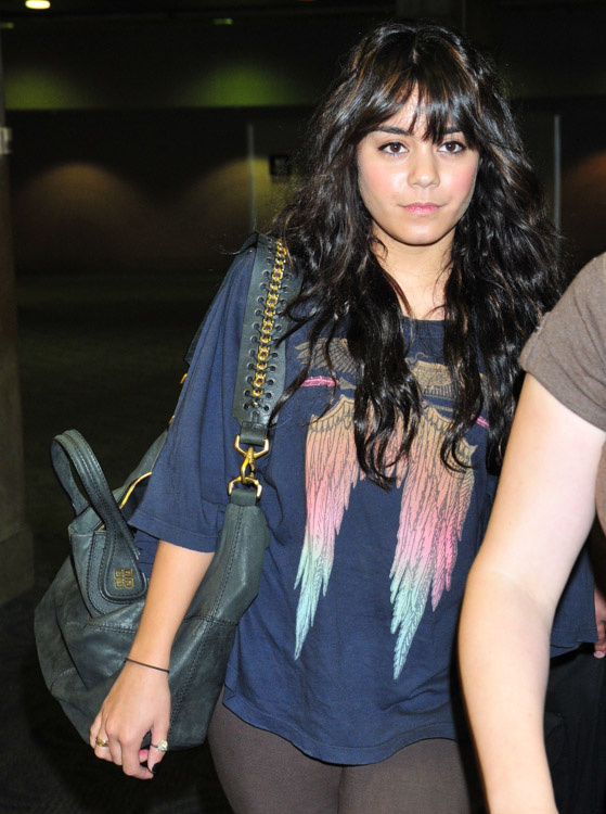 The Many Bags of Vanessa Hudgens (8)