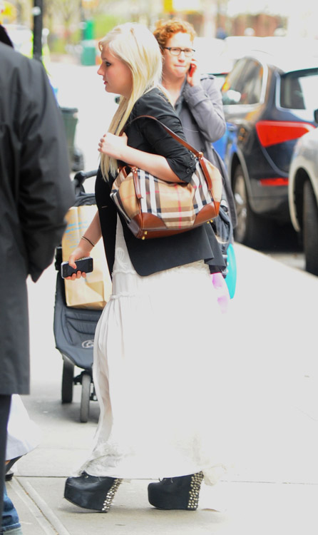 Abigail Breslin carries a Burberry Canterbury Shoulder Bag in NYC (1)