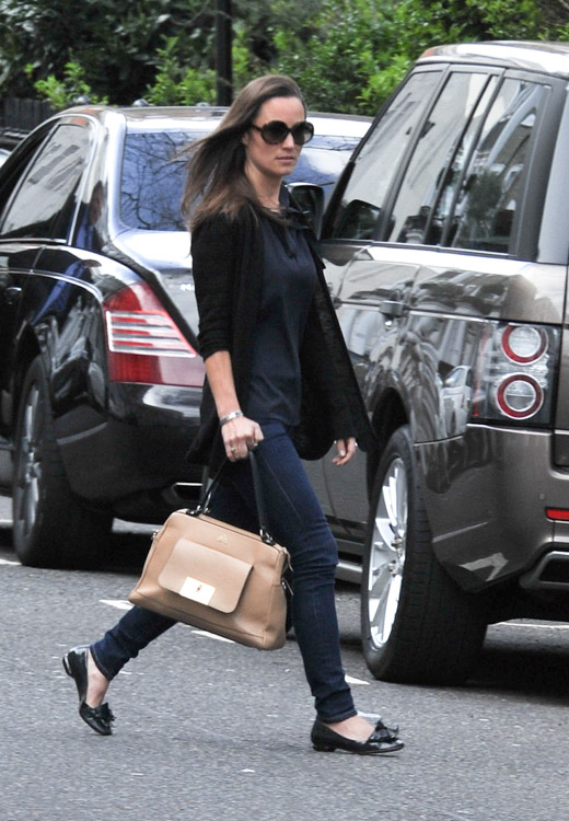 Pippa Middleton carries a tan leather satchel mystery bag (1)