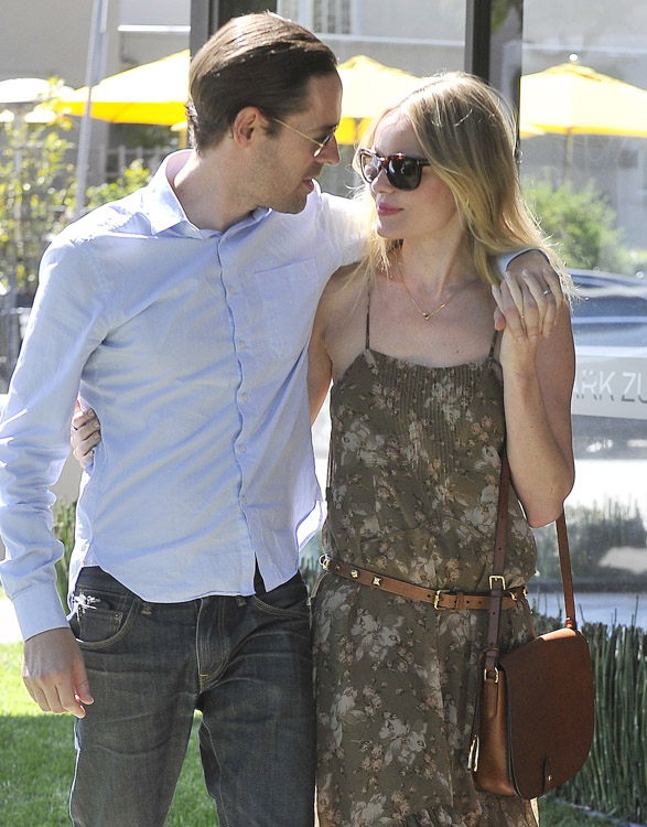 The Many Bags of Kate Bosworth (22)
