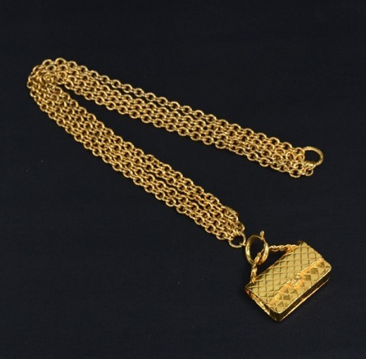 Chanel Vintage Gold Tone 2.55 Motif Necklace