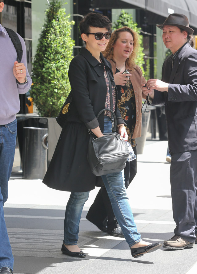 Ginnifer Goodwin carries a grey Givenchy Pandora Bag (3)