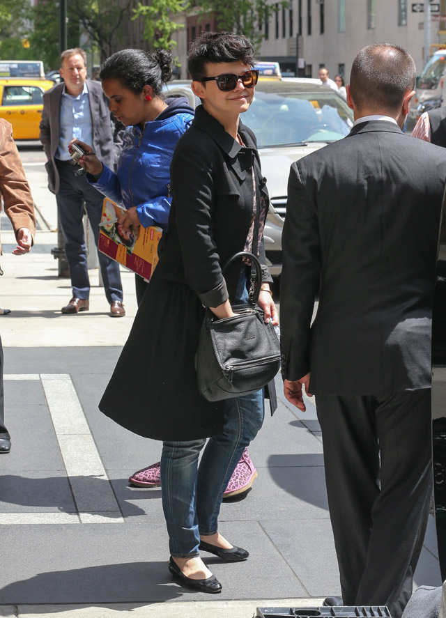 Ginnifer Goodwin carries a grey Givenchy Pandora Bag (2)