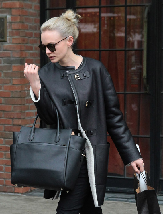 The Many Bags of Carey Mulligan (7)