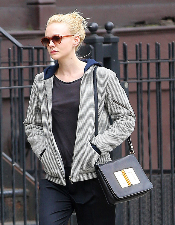 The Many Bags of Carey Mulligan (8)