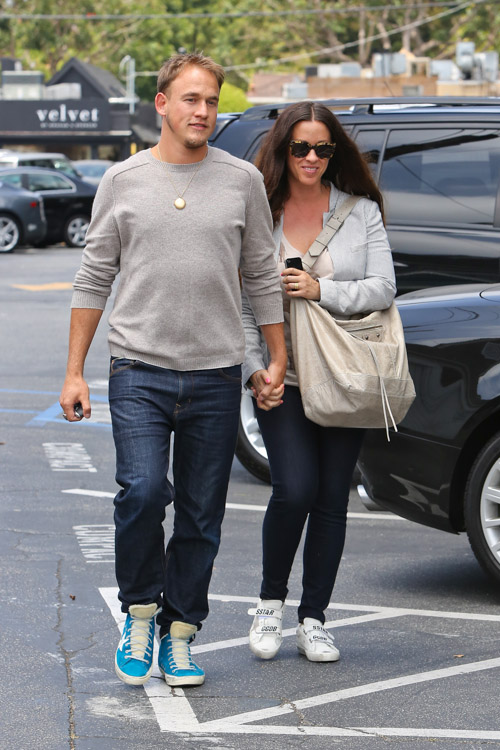 Alanis Morissette carries a Balenciaga Courier Bag in LA (3)