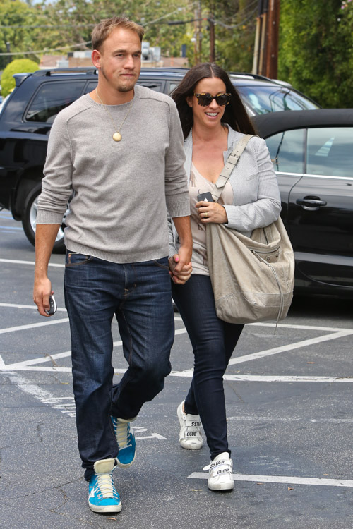 Alanis Morissette carries a Balenciaga Courier Bag in LA (4)