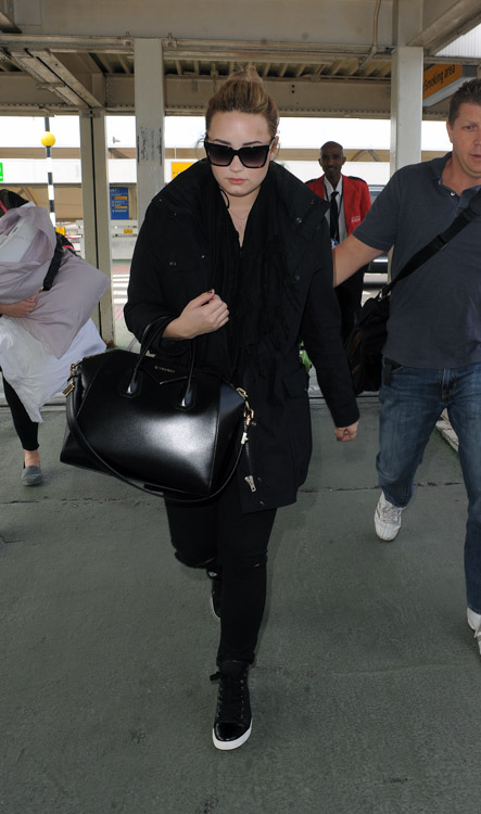 Demi Lovato carries a black Givenchy Antigona Bag in London (4)