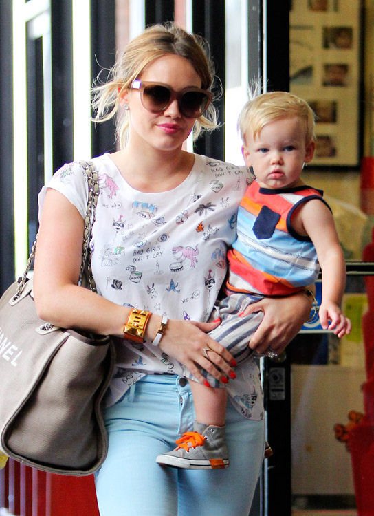 Hilary Duff carries a Chanel Linen Logo Tote in LA (3)
