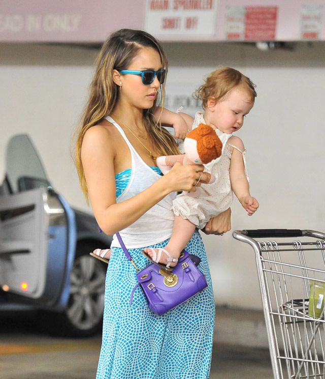 Jessica Alba carries the Ralph Lauren Ricky Mini Crossbody Bag in LA. (2)