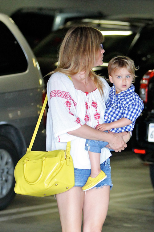 Selma Blair carries a yellow Saint Laurent Classic Duffel Bag (1)