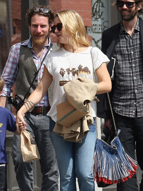 The Many Bags of Kate Hudson (12)