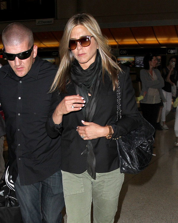 Jennifer Aniston carries a Chanel flap bag at LAX (3)