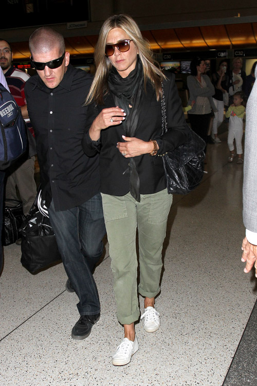 Jennifer Aniston carries a Chanel flap bag at LAX (4)