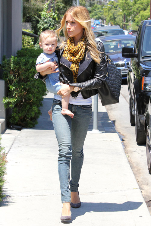 Kristin Cavallari carries a Chanel Grand Shopping Tote in LA (3)