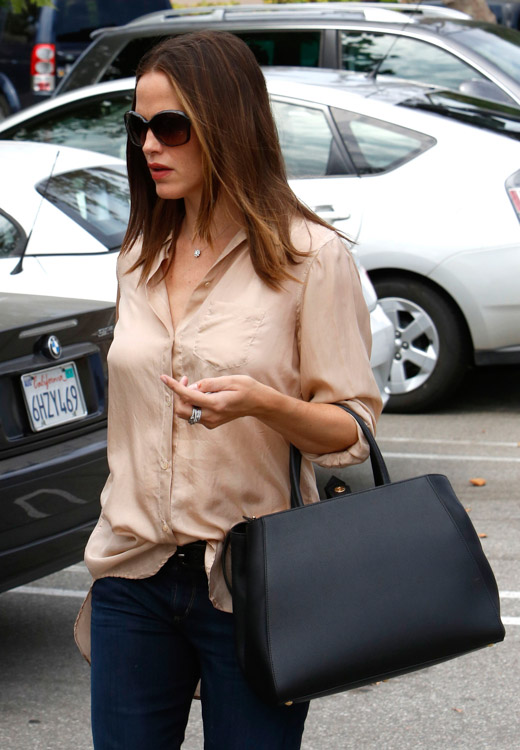 The Many Bags of Jennifer Garner (22)