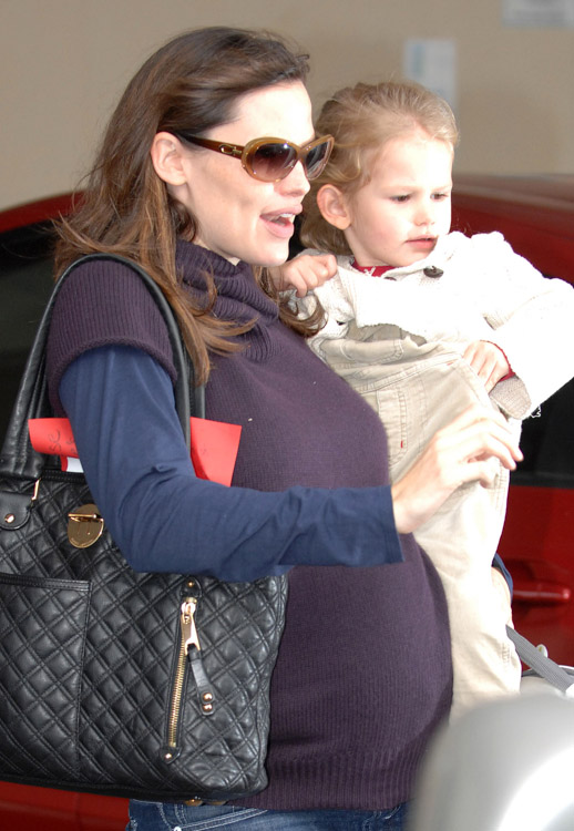 The Many Bags of Jennifer Garner (4)