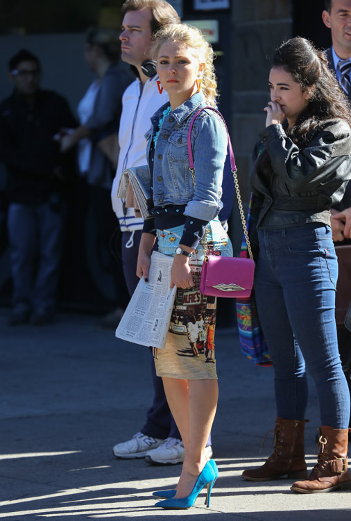 AnnaSophia Robb carries a pink Diane von Furstenberg bag on set of "The Carrie Diaries". (2)