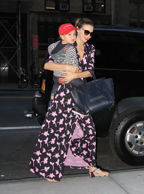 Miranda Kerr carries a blue Celine Luggage Tote in NYC (1)