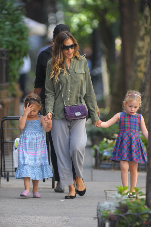 Sarah Jessica Parker carries a purple velvet Chanel Boy Bag in NYC (2)