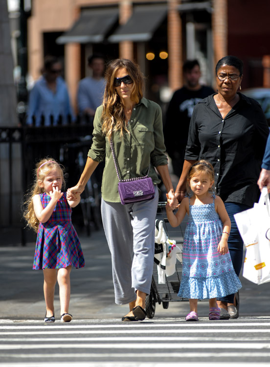 Sarah Jessica Parker carries a purple velvet Chanel Boy Bag in NYC (1)