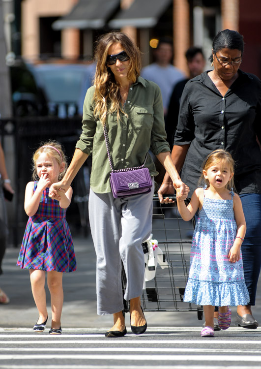 Sarah Jessica Parker carries a purple velvet Chanel Boy Bag in NYC (4)