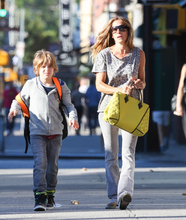 Sarah Jessica Parker carries a yellow Louis Vuitton bag in NYC (1)