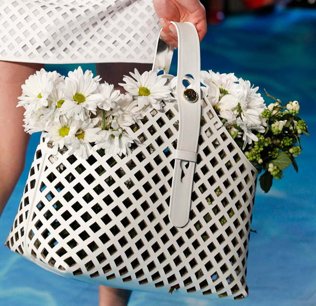 Tory burch deals vinyl bag