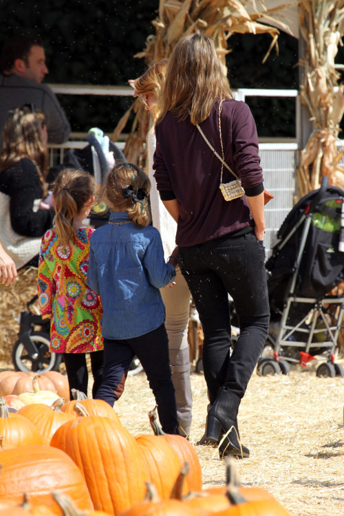 Jessica Alba carries a black Chanel bag at the Mr. Bones Pumpkin Patch (4)