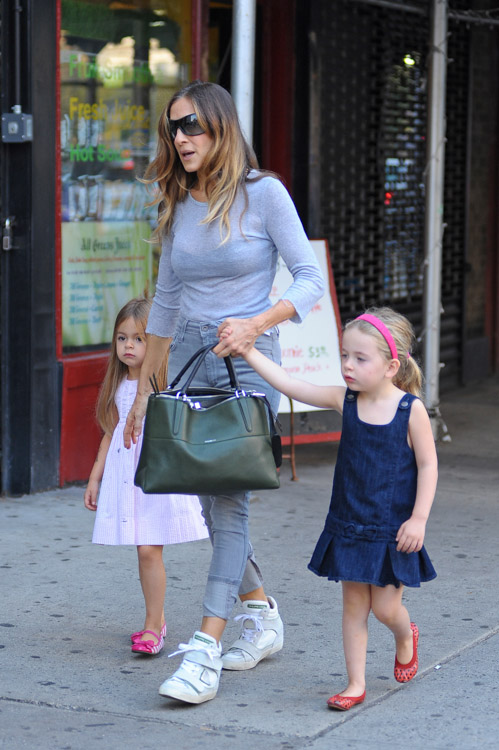 Sarah Jessica Parker carries a Coach Borough Bag in NYC (2)