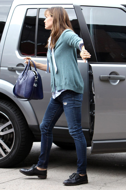 Jennifer Garner Givenchy Antigona Bag-1