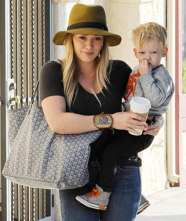 Hilary Duff carries a grey Goyard tote in Beverly Hills (2)