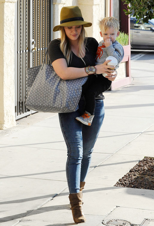 Hilary Duff carries a grey Goyard tote in Beverly Hills (1)