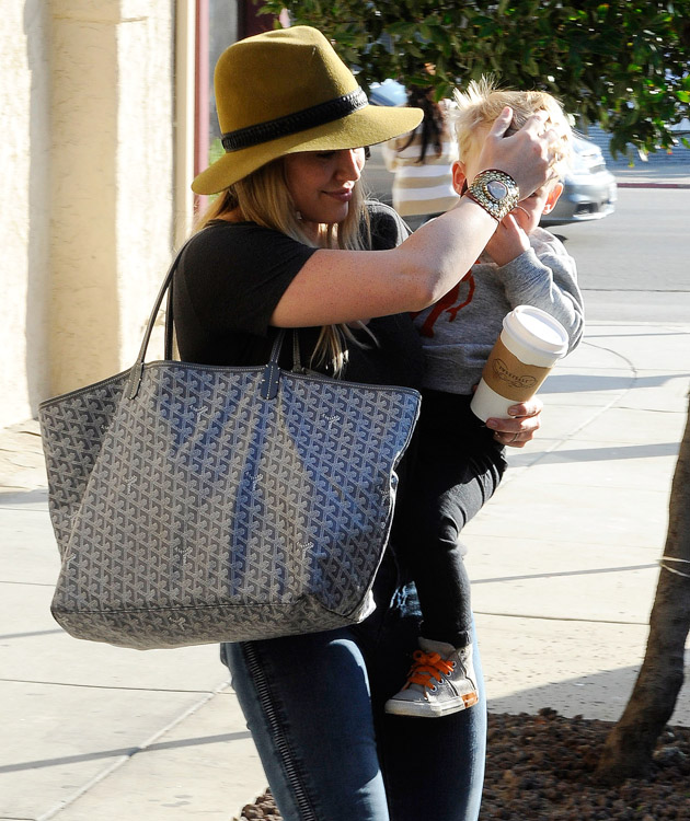 Hilary Duff carries a grey Goyard tote in Beverly Hills (4)