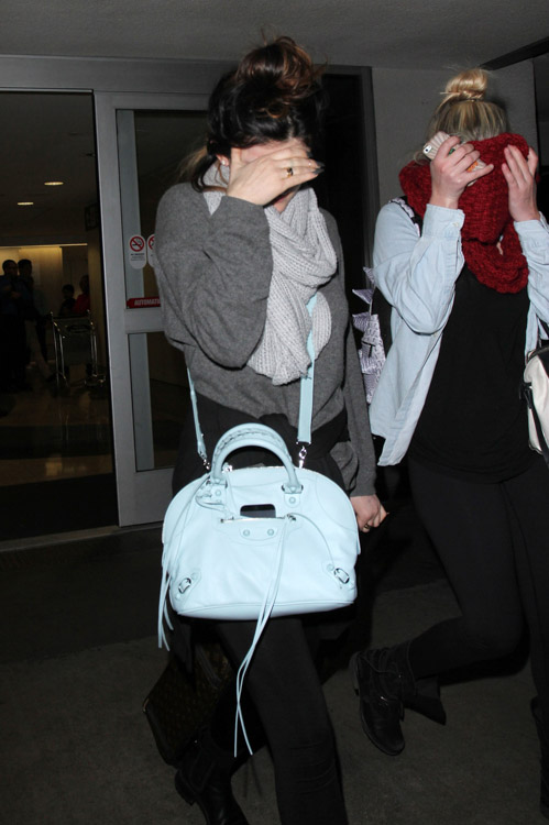 Kylie Jenner carries a blue Balenciaga bag at LAX (3)