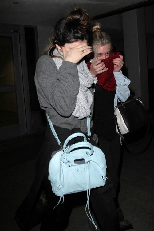 Kylie Jenner carries a blue Balenciaga bag at LAX (4)