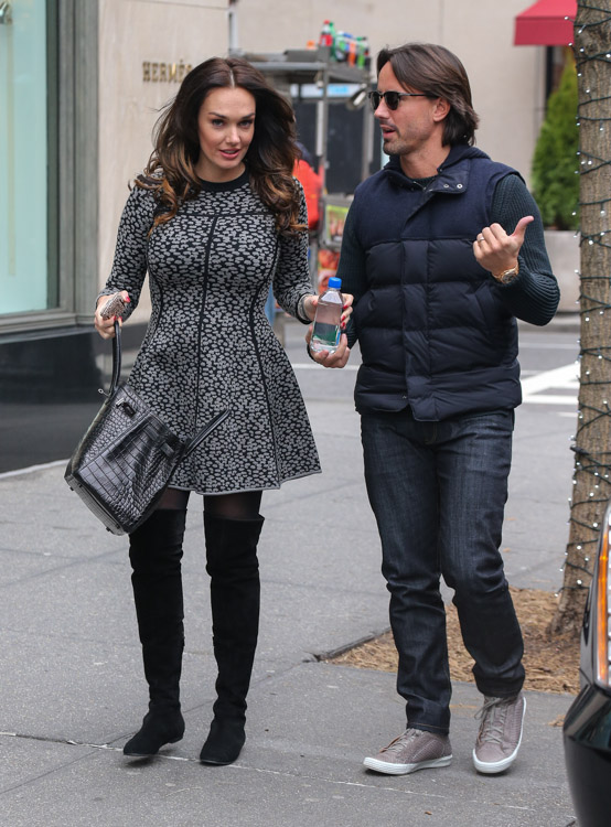 Tamara Ecclestone carries an Hermes So Black Alligator Birkin Bag (3)